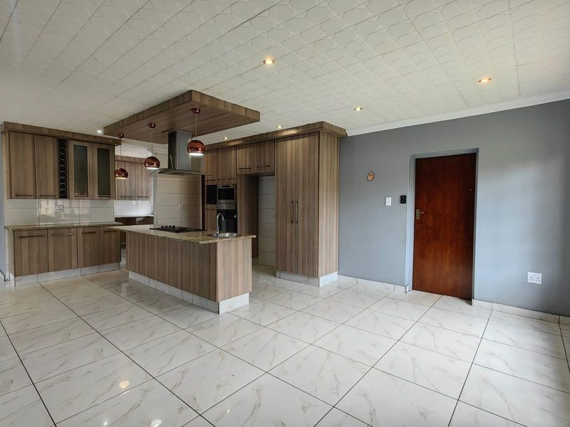 Modern Comfort and Practical Living in a Well-Finished Family Home - Photo 1