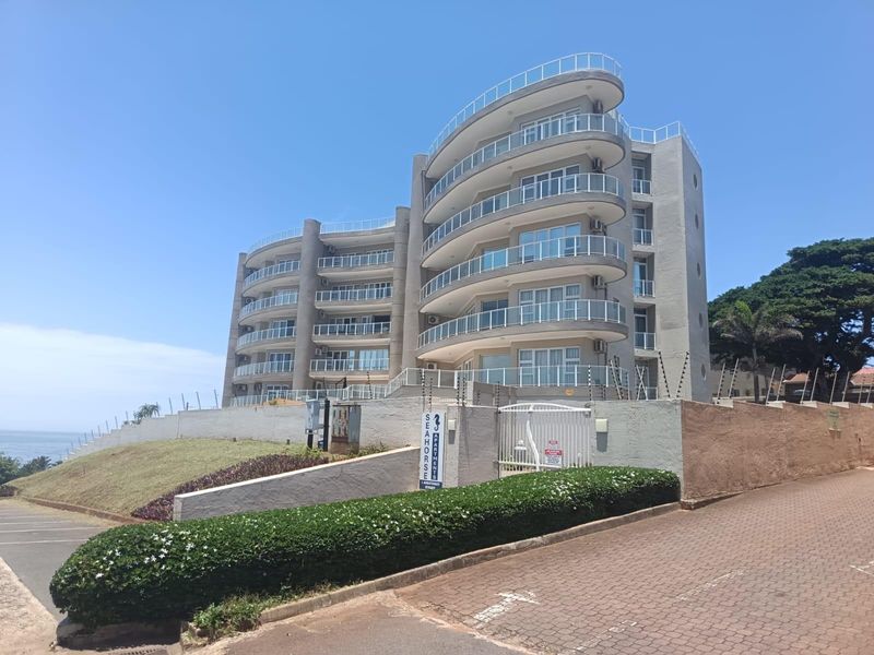 MAJESTIC 3 BEDROOM PENTHOUSE WITH BREATHTAKING SEA VIEWS - Photo 1