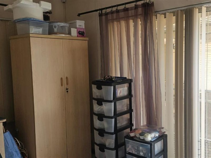 Spacious three-bedroom, two-bathroom family home situated in a popular area. - Photo 9