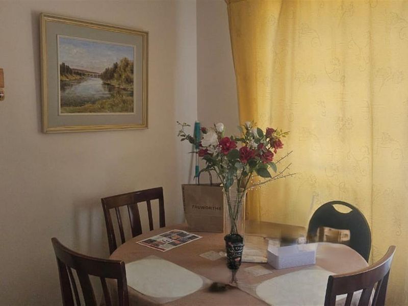 Spacious three-bedroom, two-bathroom family home situated in a popular area. - Photo 5