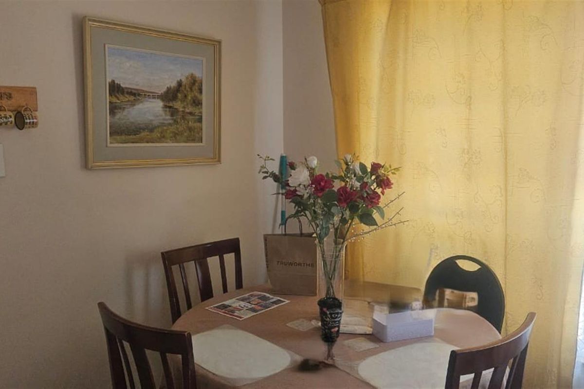 Spacious three-bedroom, two-bathroom family home situated in a popular area. - Photo 5