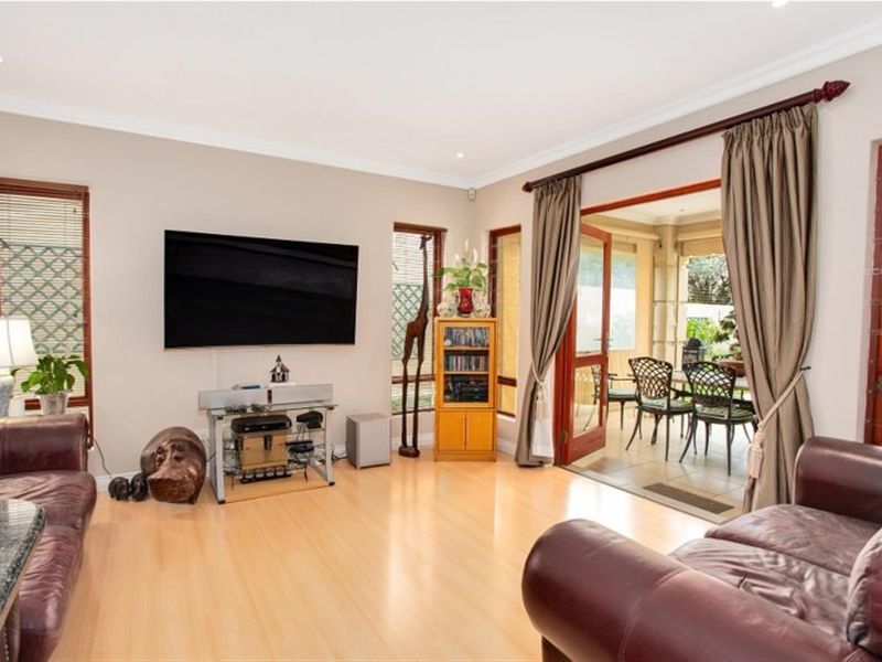 Beautiful 4 bed, secure Cluster home for sale in Bryanston. - Photo 8