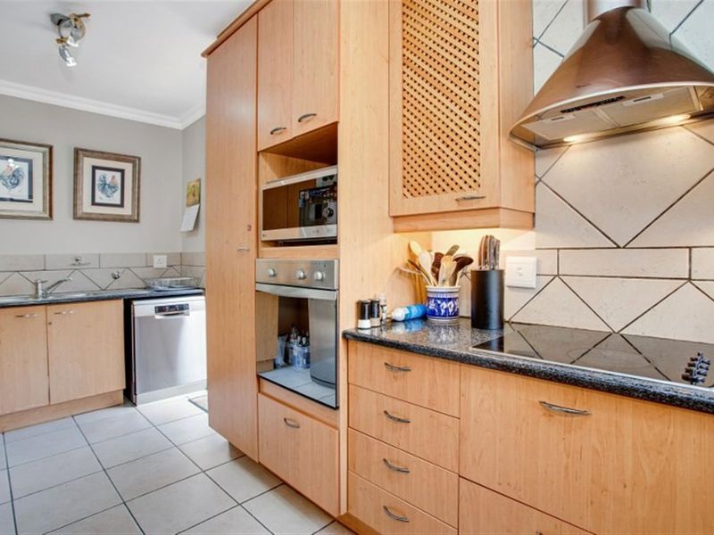 Beautiful 4 bed, secure Cluster home for sale in Bryanston. - Photo 10