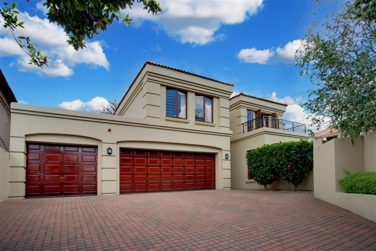 Beautiful 4 bed, secure Cluster home for sale in Bryanston. - Photo 3