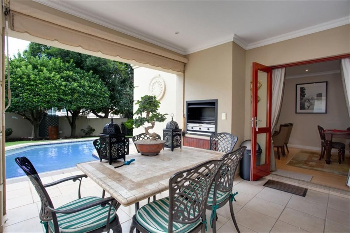 Beautiful 4 bed, secure Cluster home for sale in Bryanston. - Photo 4
