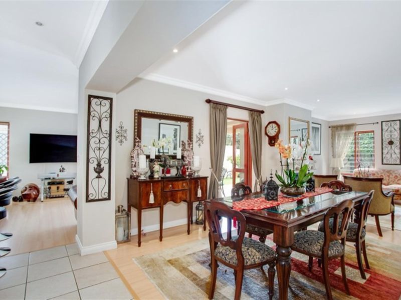 Beautiful 4 bed, secure Cluster home for sale in Bryanston. - Photo 5