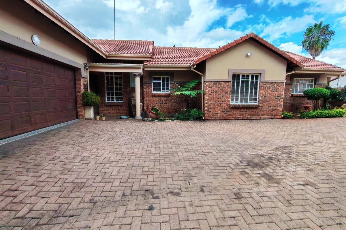3 Bedroom house in Kanonkop - Photo 3