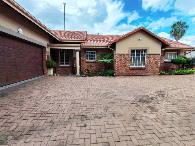 3 Bedroom house in Kanonkop - Photo 3
