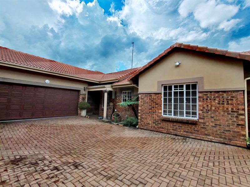 3 Bedroom house in Kanonkop - Photo 4