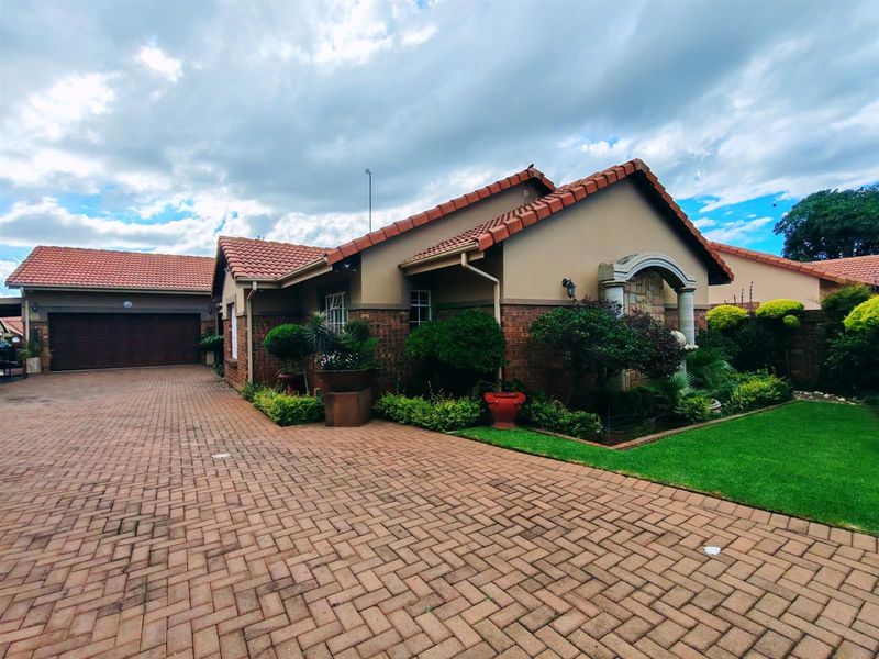 3 Bedroom house in Kanonkop - Photo 6