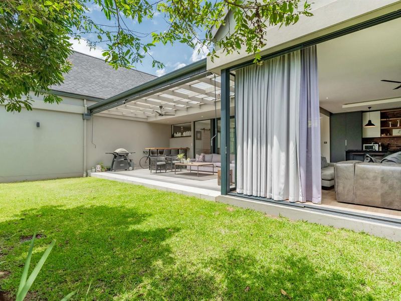 Where Style Meets Family Living - Photo 2