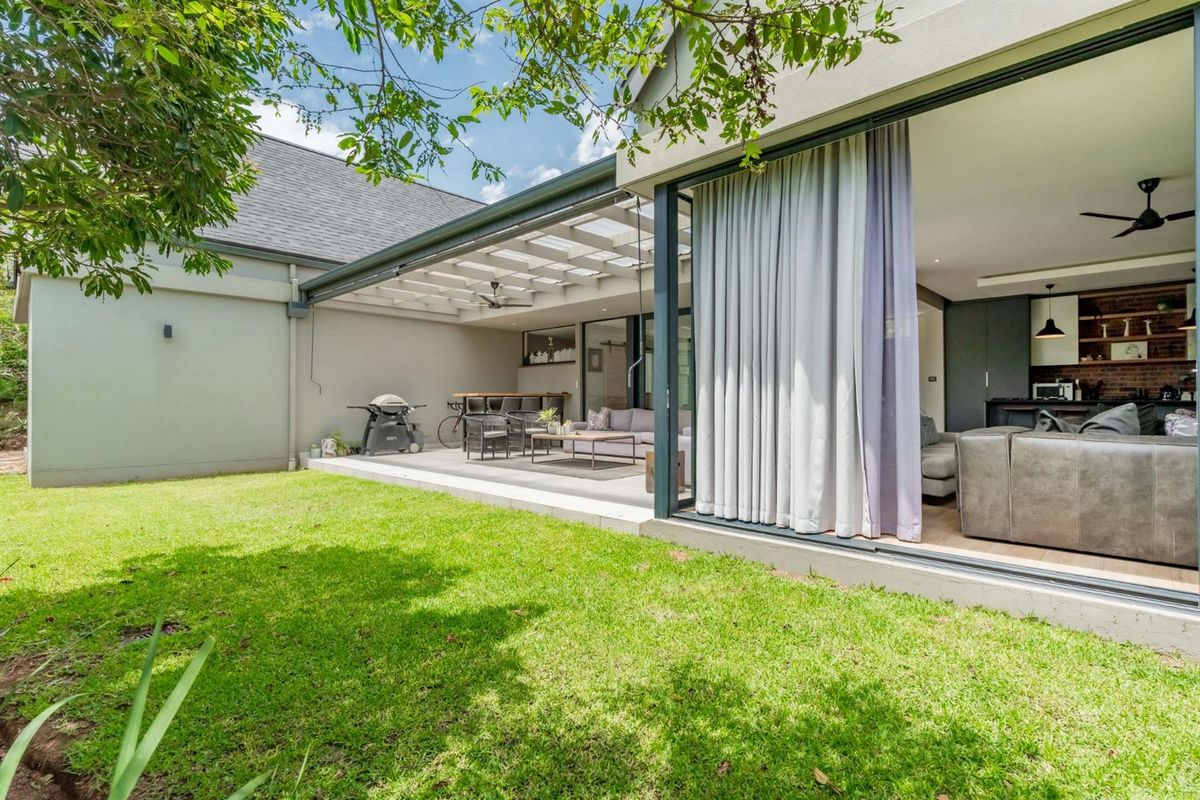 Where Style Meets Family Living - Photo 2