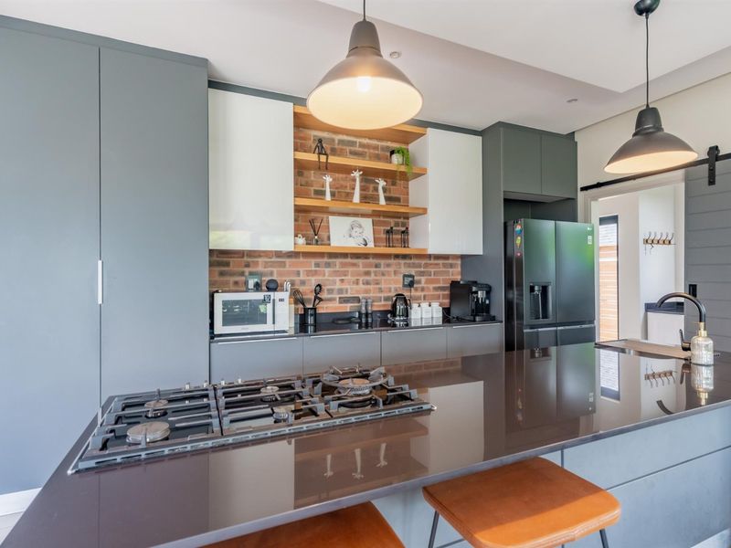 Where Style Meets Family Living - Photo 9