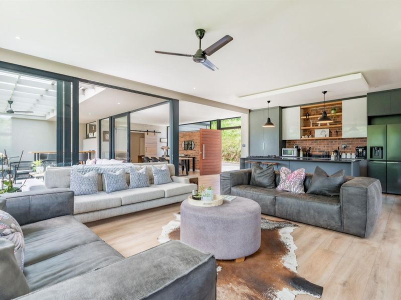 Where Style Meets Family Living - Photo 8