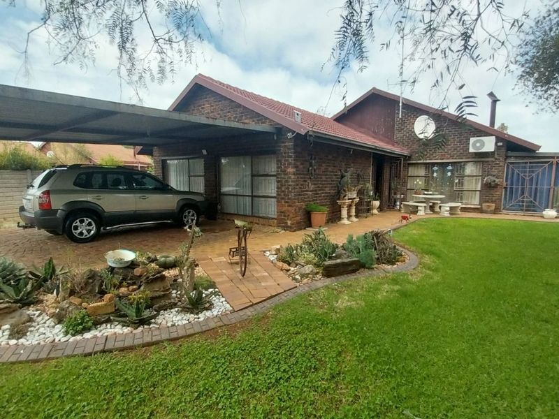 House For Sale in Pomona, Kempton Park - Photo 1
