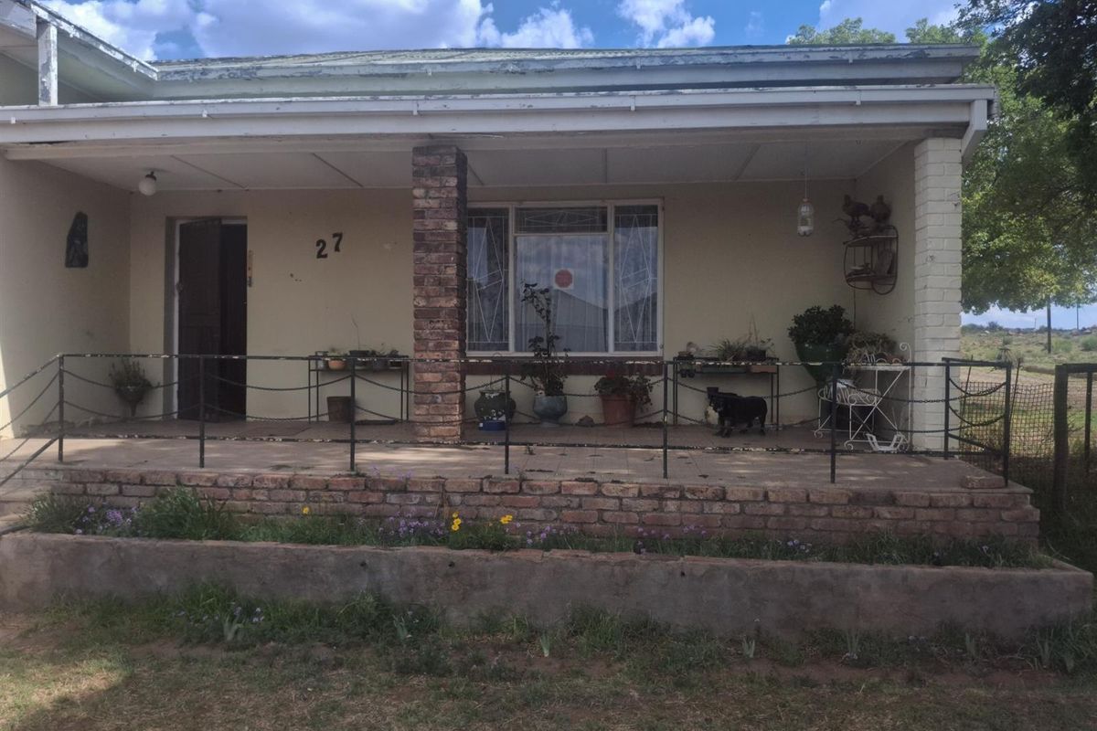 House For Sale in Steynsburg - Photo 2
