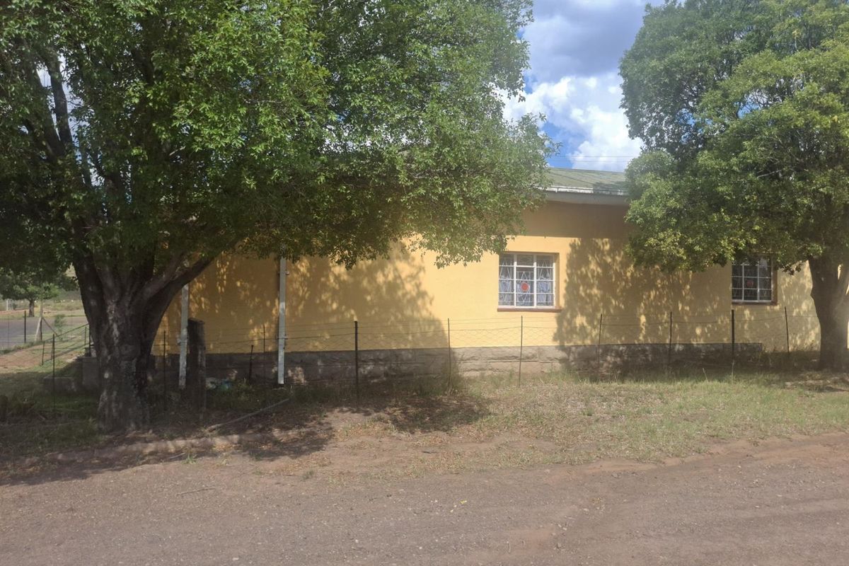 House For Sale in Steynsburg - Photo 4