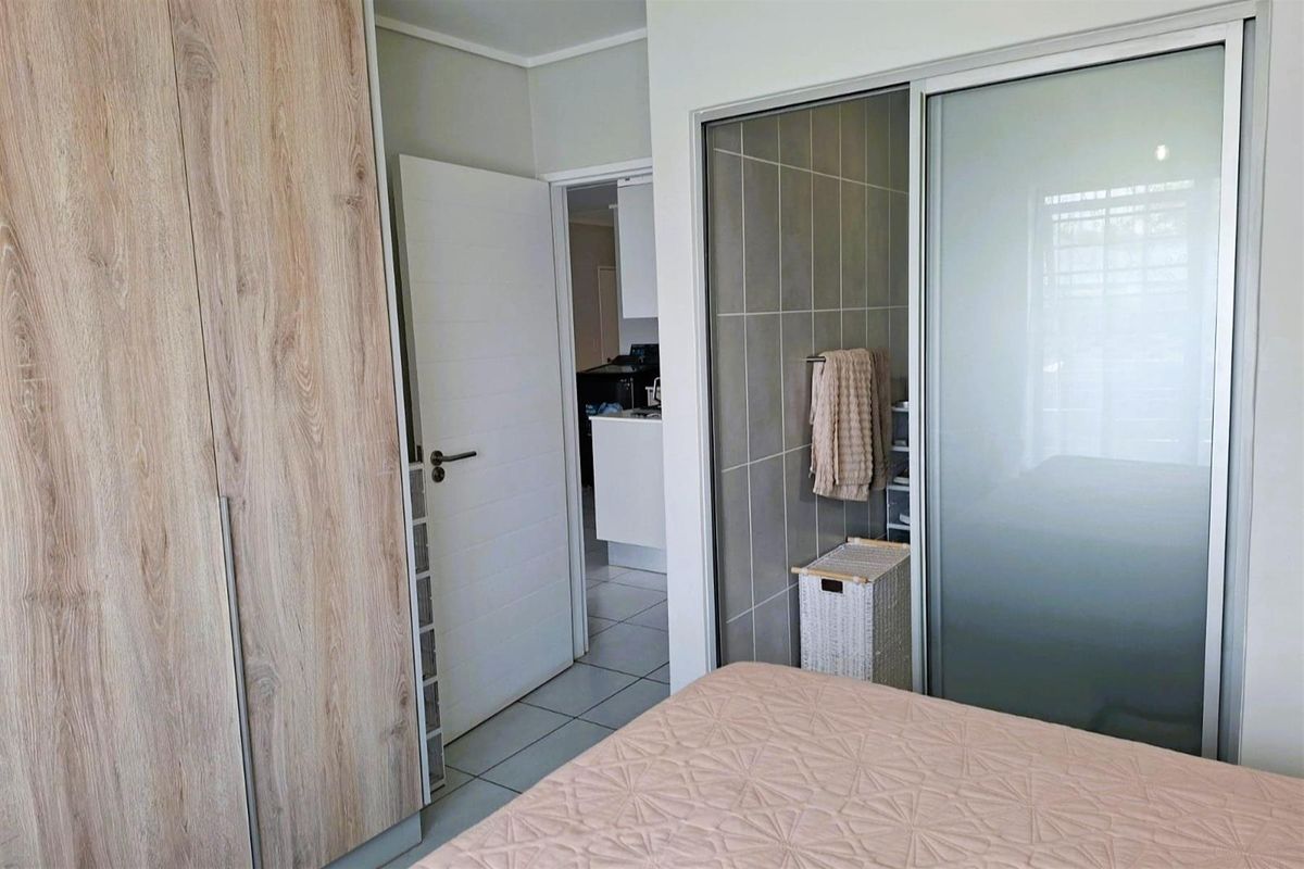 Modern Ground-Floor 3 Bedroom Apartment in Greenkloof Eco Estate - Option of Reduced Transfer Costs - Photo 4