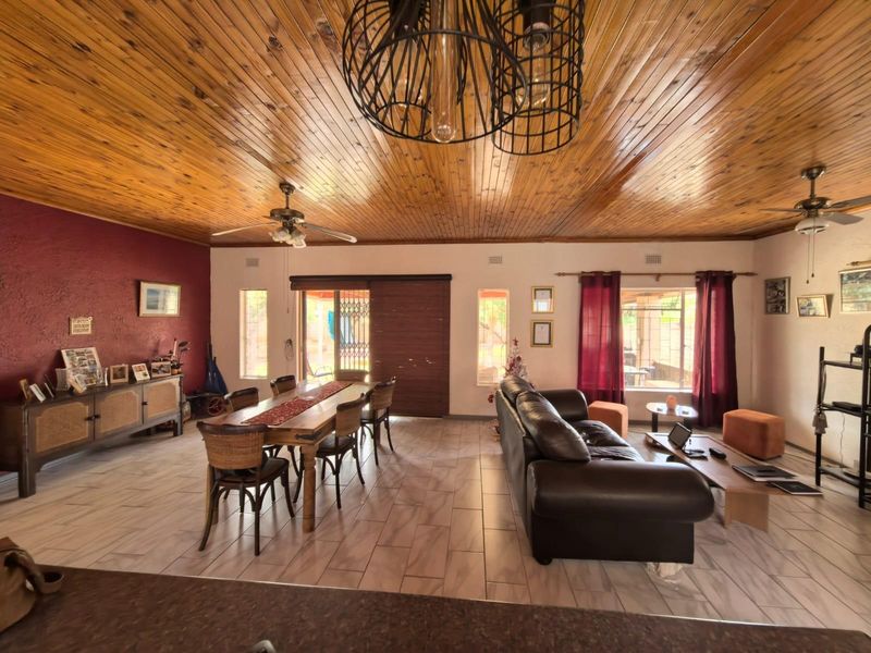 A Spacious Home With Heart And a Flat in Verwoerdpark, Kimberley - Photo 7