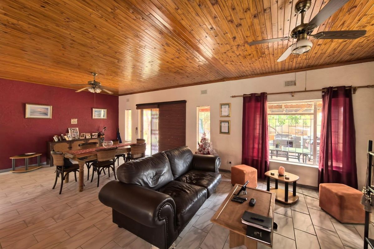 A Spacious Home With Heart And a Flat in Verwoerdpark, Kimberley - Photo 4