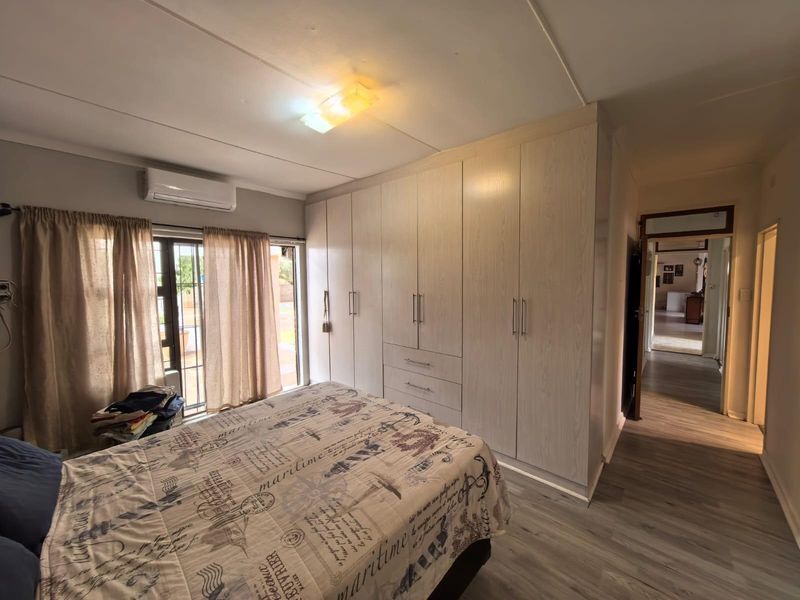 A Spacious Home With Heart And a Flat in Verwoerdpark, Kimberley - Photo 10