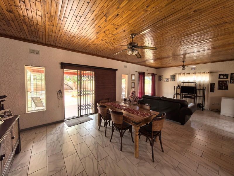 A Spacious Home With Heart And a Flat in Verwoerdpark, Kimberley - Photo 5