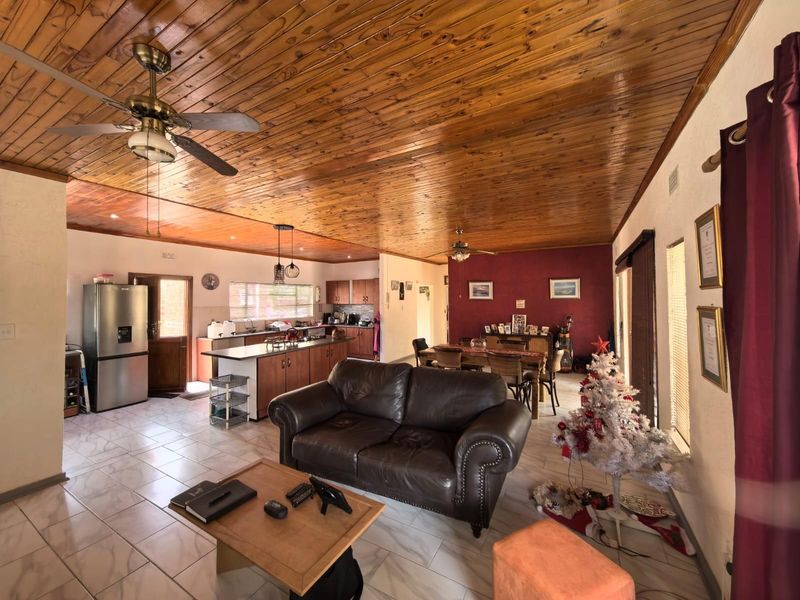 A Spacious Home With Heart And a Flat in Verwoerdpark, Kimberley - Photo 3