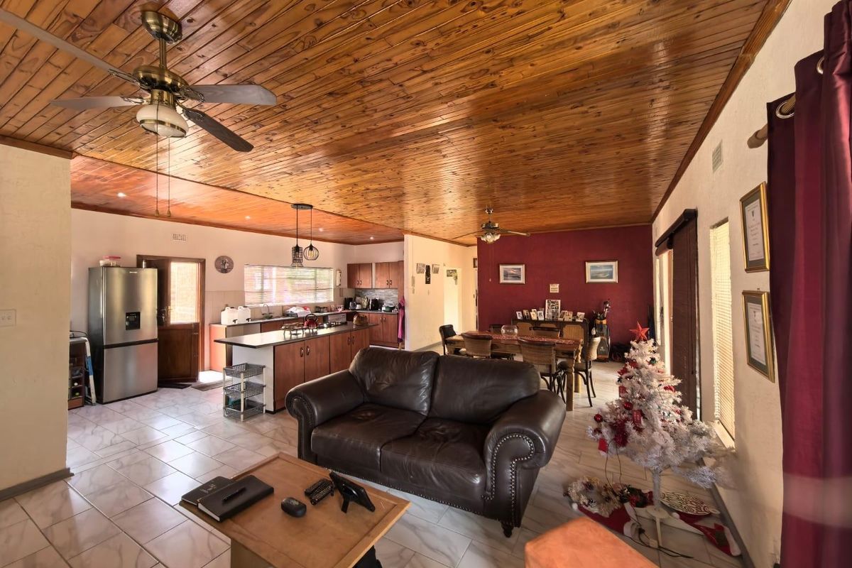 A Spacious Home With Heart And a Flat in Verwoerdpark, Kimberley - Photo 3