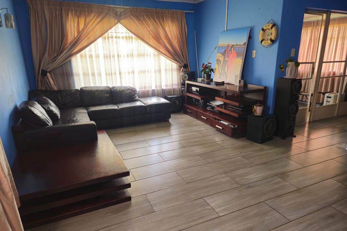 House For Sale in Tasbet Park Ext 3, Tasbet Park, Witbank - Photo 4