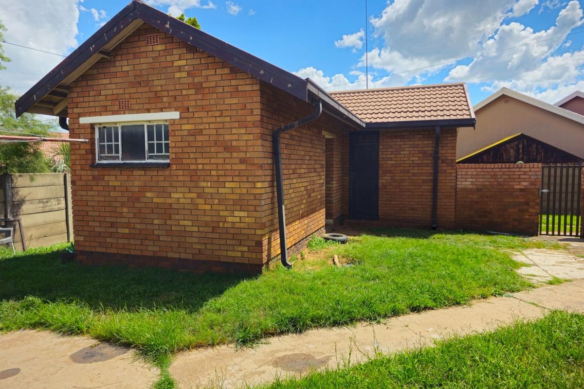 House For Sale in Tasbet Park Ext 3, Tasbet Park, Witbank - Photo 3