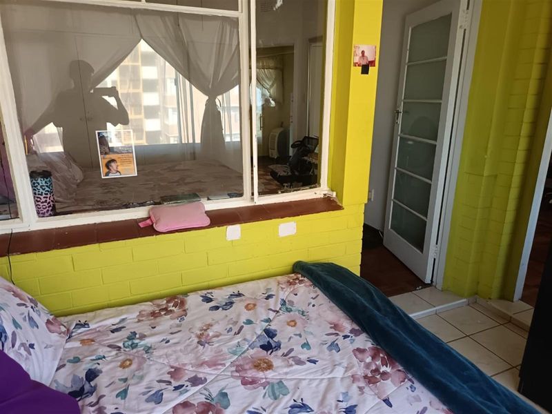 SNUG INVITING 1 BEDROOM UNIT WITH SEA VIEWS - Photo 8