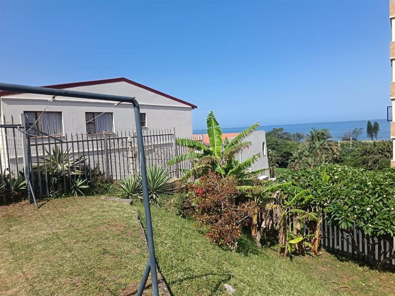 SNUG INVITING 1 BEDROOM UNIT WITH SEA VIEWS - Photo 3