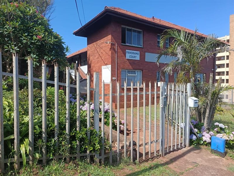 SNUG INVITING 1 BEDROOM UNIT WITH SEA VIEWS - Photo 2