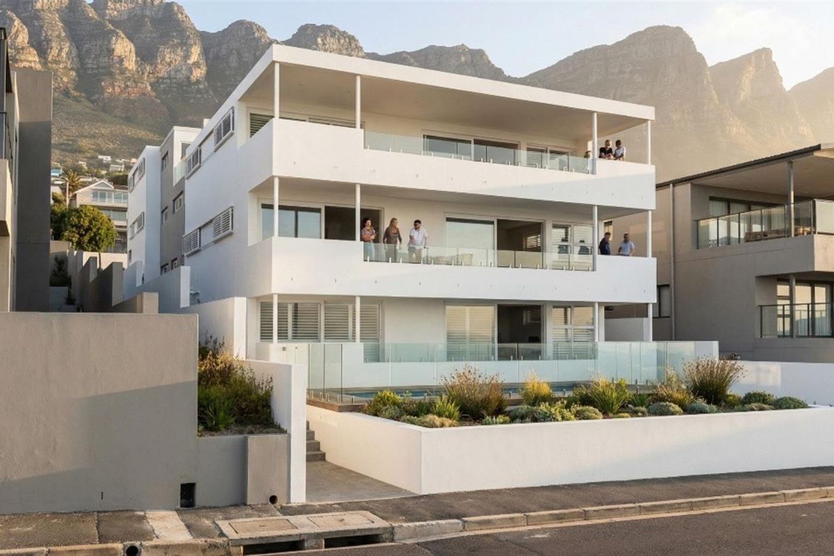 SPECTACULAR POSITION AND VIEWS BUILD YOUR DREAM HOME OR DEVELOP CAMPS BAY CAPE TOWN - Photo 3