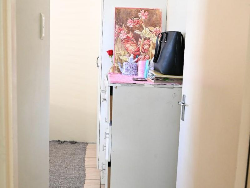 2 Bedroom House - Photo 7