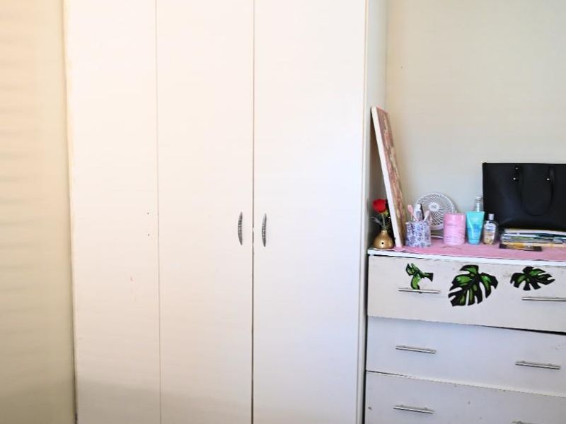2 Bedroom House - Photo 6