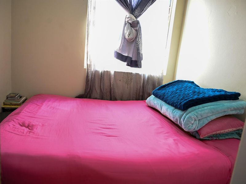2 Bedroom House - Photo 8