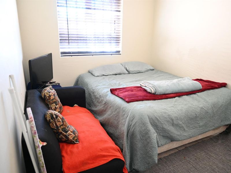 2 Bedroom House - Photo 5