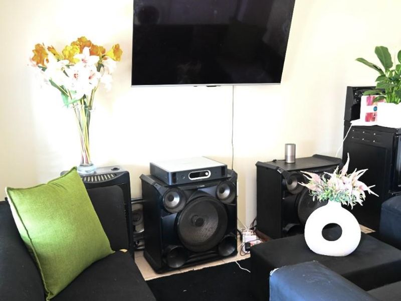 2 Bedroom House - Photo 2
