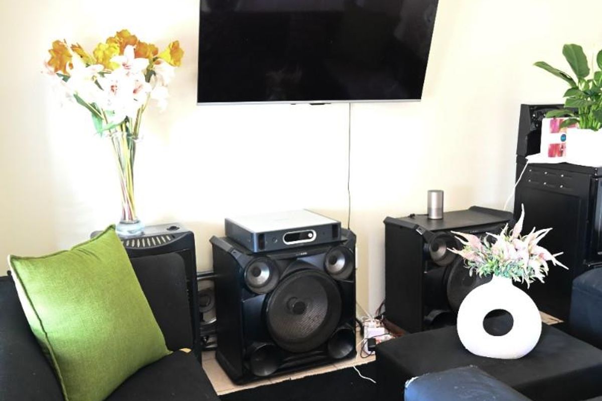 2 Bedroom House - Photo 2