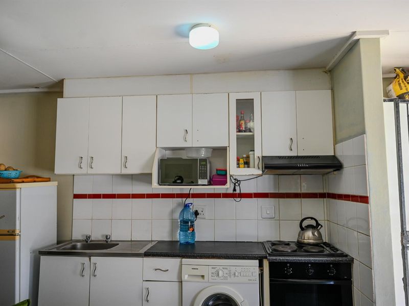 2 Bedroom House - Photo 4