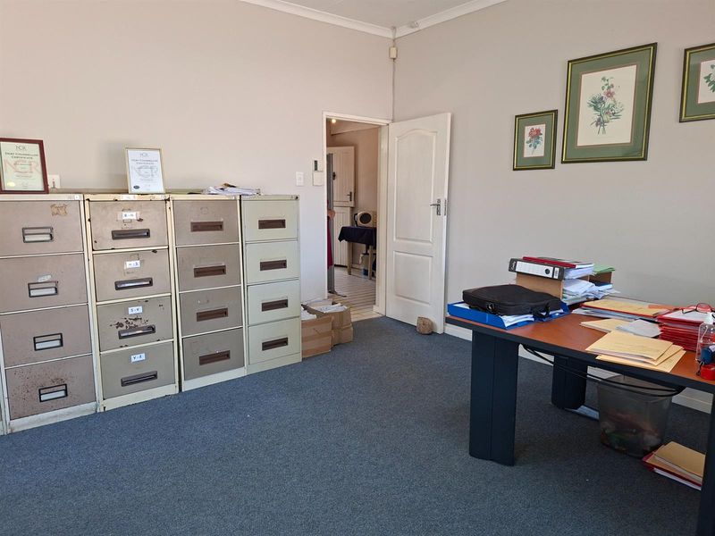 Professional Office Space to Let - Prime Shirley Street Location - Photo 8