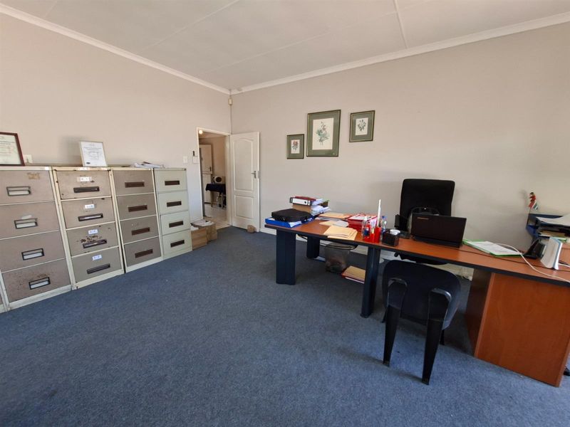 Professional Office Space to Let - Prime Shirley Street Location - Photo 8