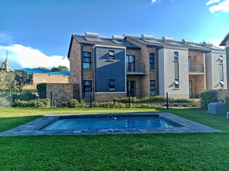 Luxurious 2 Bedroom Apartment To Rent in Theresa Park at Forest View security Estate, Pretoria North - Photo 3