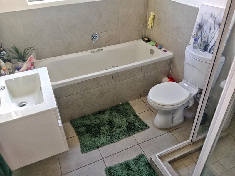 Luxurious 2 Bedroom Apartment To Rent in Theresa Park at Forest View security Estate, Pretoria North - Photo 5