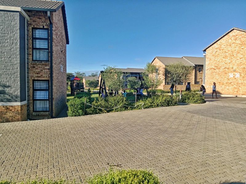 Luxurious 2 Bedroom Apartment To Rent in Theresa Park at Forest View security Estate, Pretoria North - Photo 2