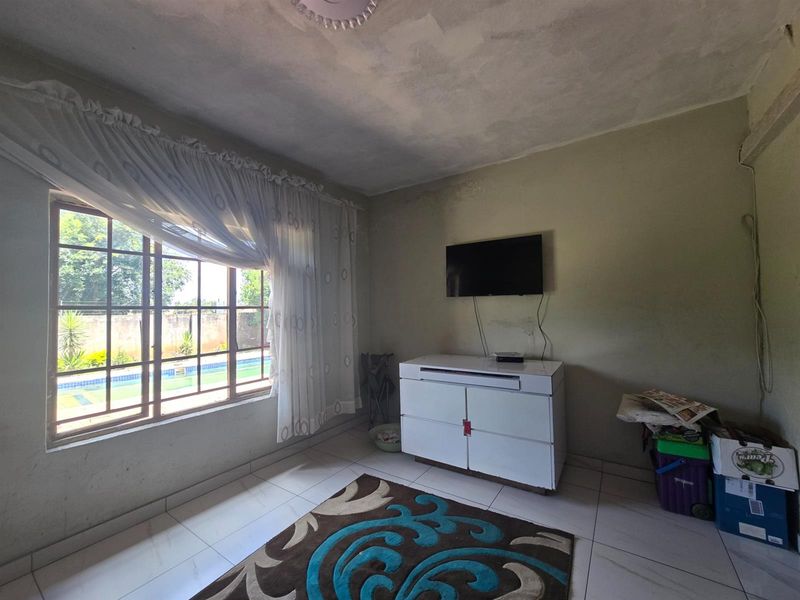 Guest House or Extended Family Home with Dual-Living Layout - Photo 10