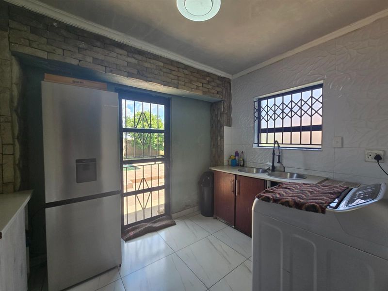 Guest House or Extended Family Home with Dual-Living Layout - Photo 8