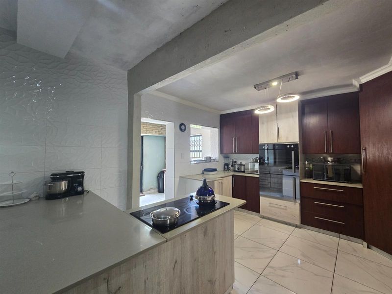 Guest House or Extended Family Home with Dual-Living Layout - Photo 5