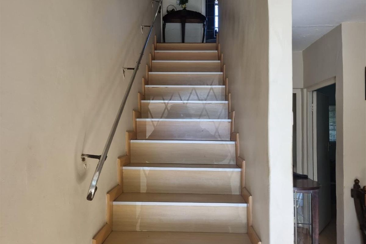 3-Bedroom Duplex for Sale in Bonteheuwel, Cape Town - Photo 5
